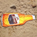 Микрофибърна плажна кърпа хавлия за плаж с принт и форма на бутилка бира с размер 180см х 72см 